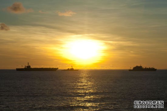 资料图:7月3日,美国海军华盛顿号战斗群在南海。